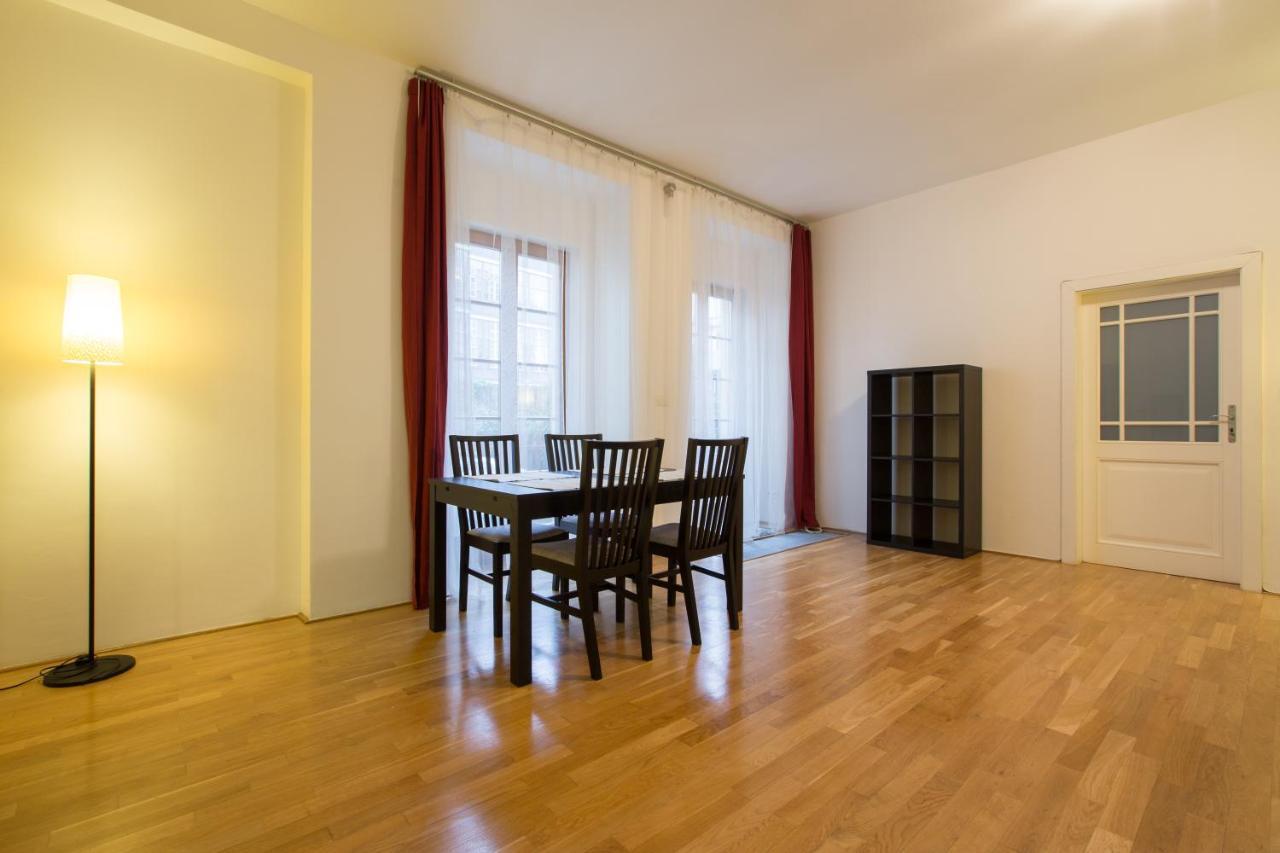 Elegant Apartment With Free Garage In The Center Of Prague Luaran gambar